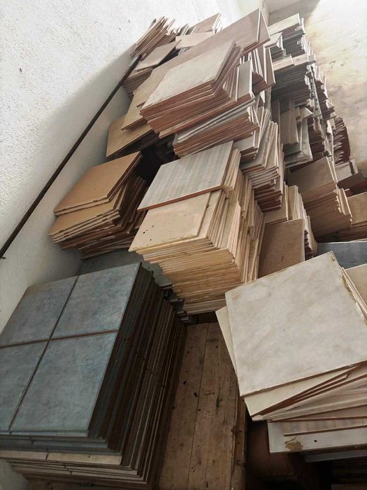 Azulejos, revestimento cerâmico, pavimentos, telhas, rodapés, frisos