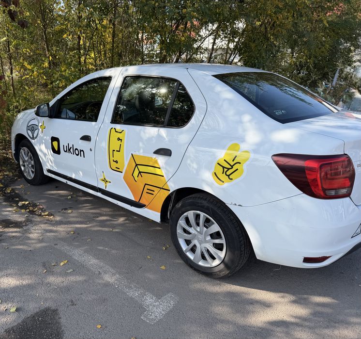 Оренда авто потижнево , помісячно