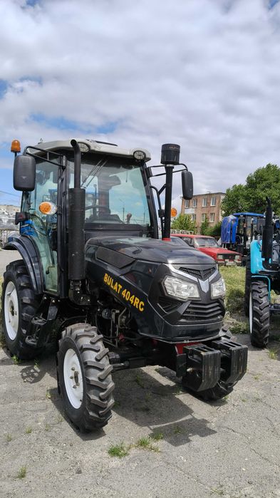 Трактор БУЛАТ 404RС з кабіною рівна підлога реверс