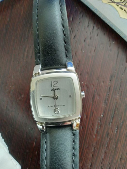 Relógio de pulso Lorus (modelo V501-X352), a funcionar