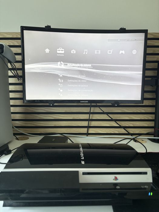 PS3 Fat + 13 Jogos – A FUNCIONAR