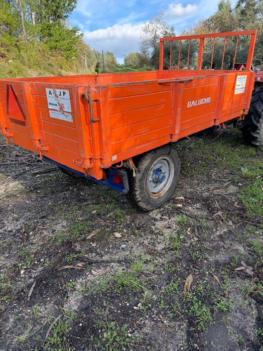 Reboque atrelado trator Galucho 3000 KG tri-basculante matriculado