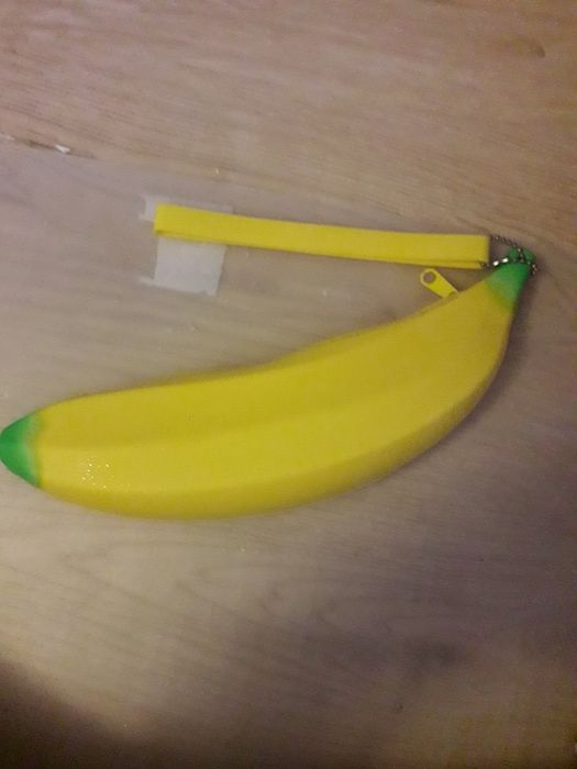 Piórnik w kształcie banana