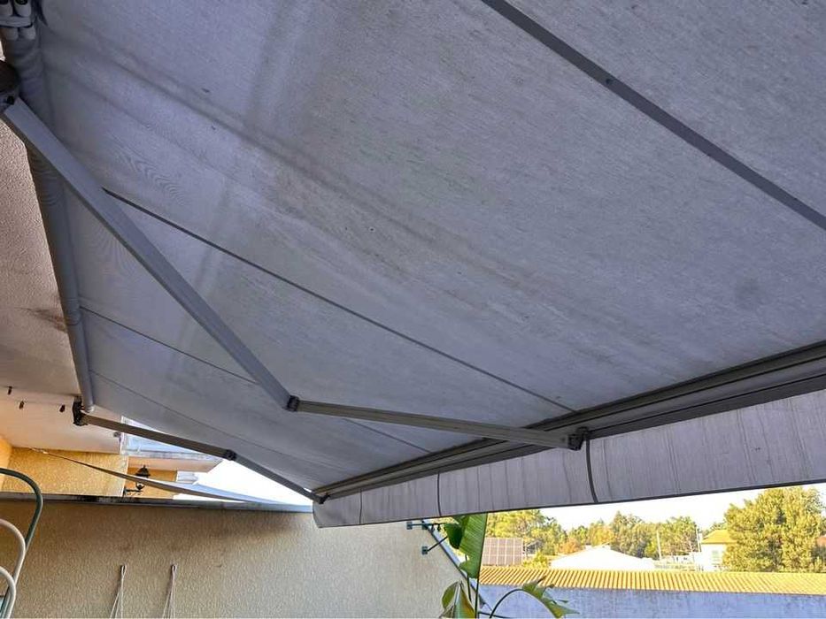 Toldo de 4 braços 8.25 x 2.75m