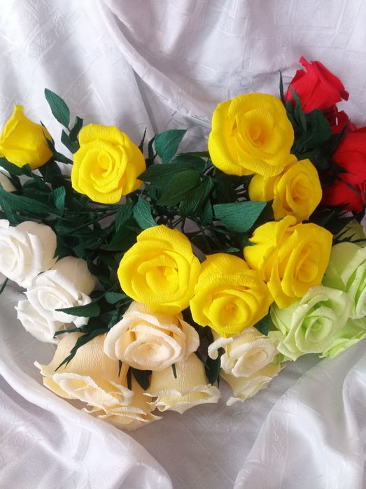 Róże z krepiny włoskiej