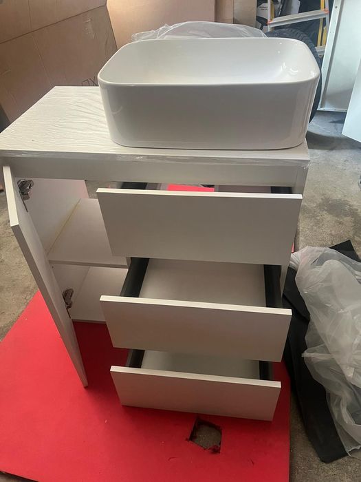 Móvel de casa de banho com pés e tampo