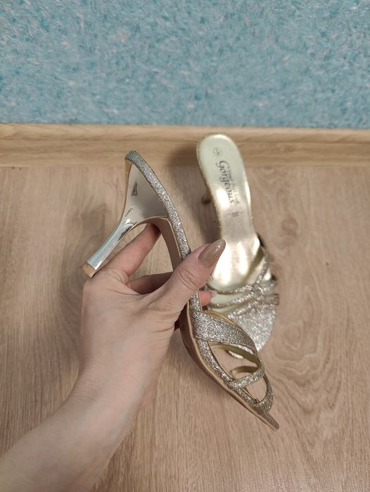 Босоніжки блискучі на випускний 38 р