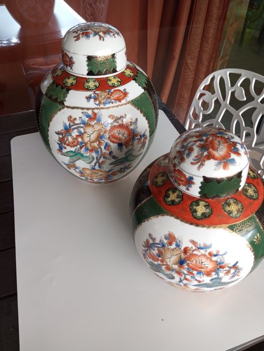 2 Potes com tampa antigos