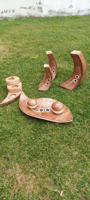 Aparador com conjunto peças decoração