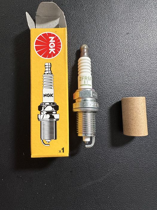 Свічки запалювання NGK 2262 / ZFR5F-11 /ZFR5F11 4 шт