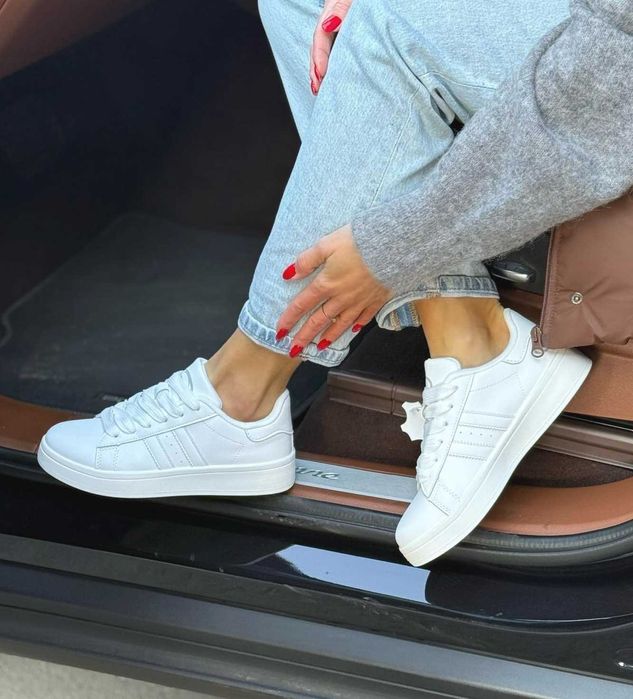 Женские белые кроссовки кеды