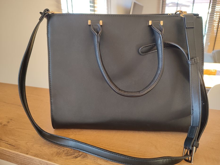 Czarna torebka Reserved