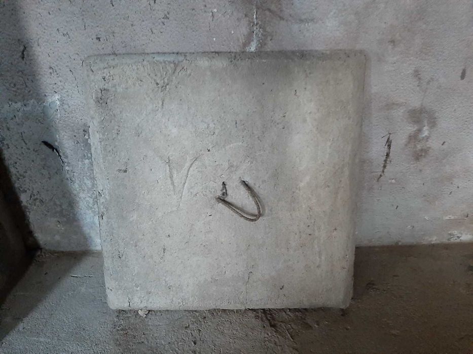 Tampas de cimento pré-fabricadas