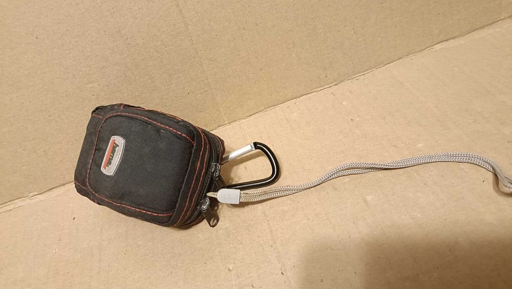 Aparat cyfrowy z pokrowcem : SAMSUNG Digimax A402