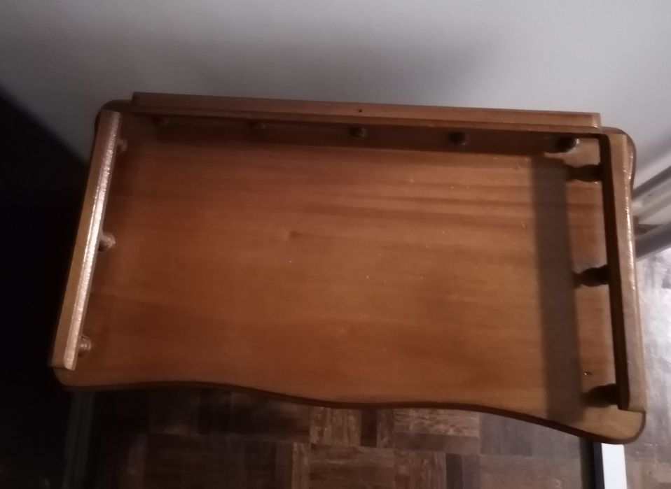 Mesa de apoio em madeira