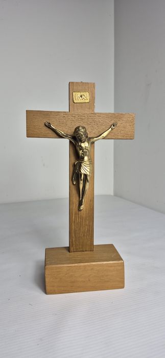 Drewniany Krucyfiks Stojący / Ścienny – Klasyczny Design