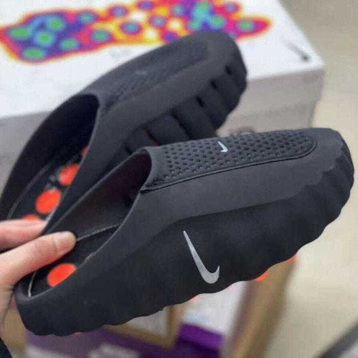 Czarne kapcie Nike Mind 001 R.44