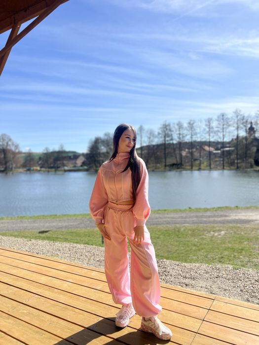 Неймовірно гарний весняний костюм 134 і 140