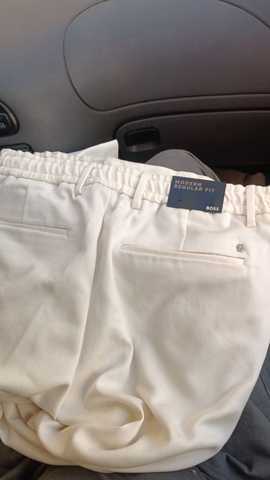 Calça marca Hugo Boss