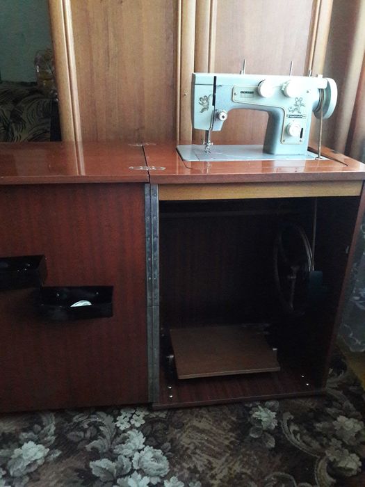 Швейная машина ножная