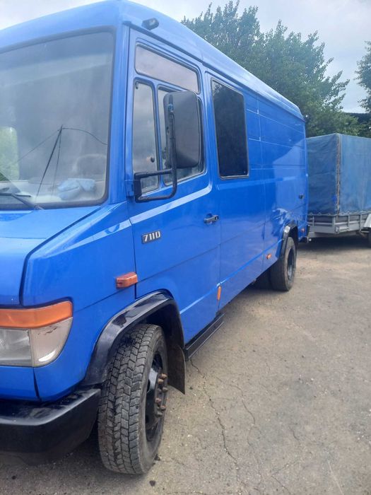 Вантажний автомобіль Мерседес Бенц ВАРІО