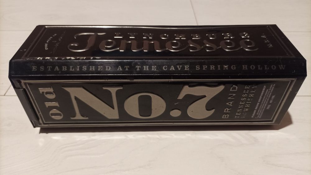 Металлические жестяные коробки