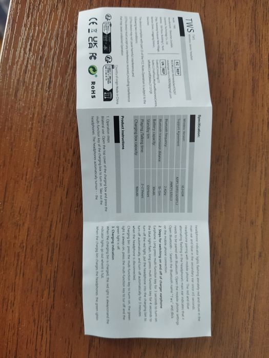 Безпровідні навушники TWS.