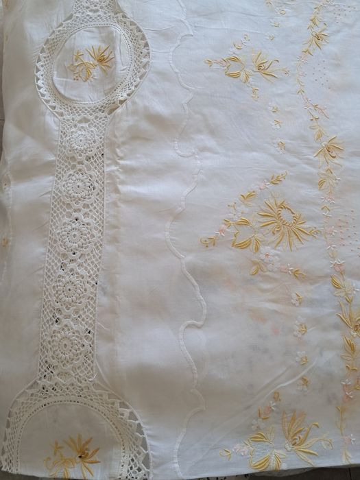 Toalha de linho, renda e cambraia