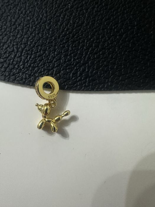 Charms dmuchany piesek