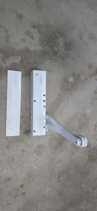 Samozamykacz do drzwi Geze TS 4000+ ramię z blokadą bały domykacz