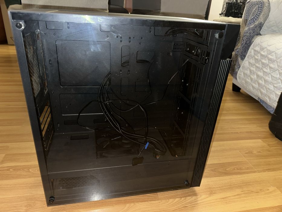 Caixa Gigabyte Mid-Tower C200 Preta