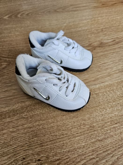 Nike niemowlęce rozmiar 18