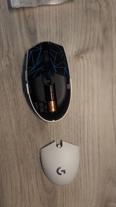 Myszka logitech g305 w IDEALNYM STANIE.