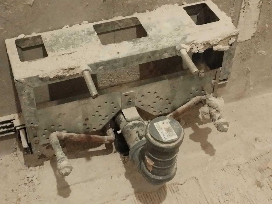 stelaż do bidetu pisuaru