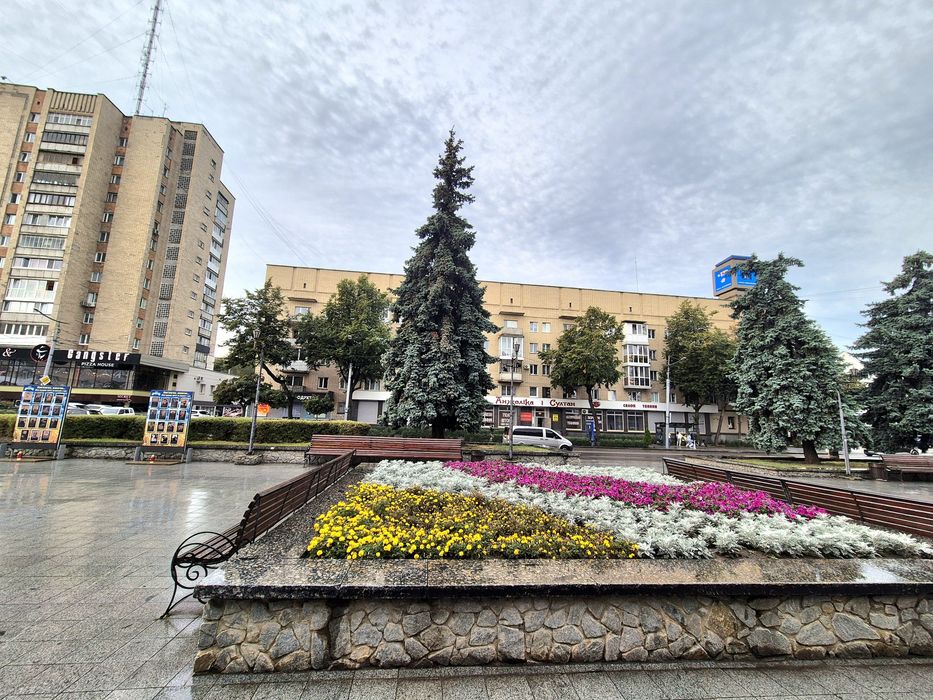 Здається 3-х кім квартира в самому Центрі міста вул. Перемоги 3, меблі,техніка, вільна