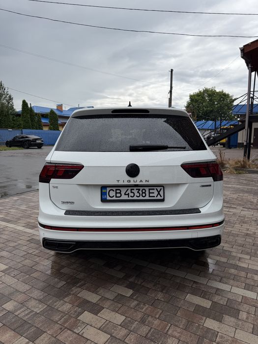 Volkswagen Tiguan  SE R-Line