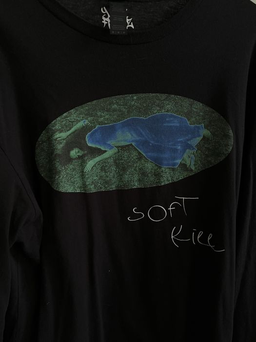 чорний лонгслів з принтом