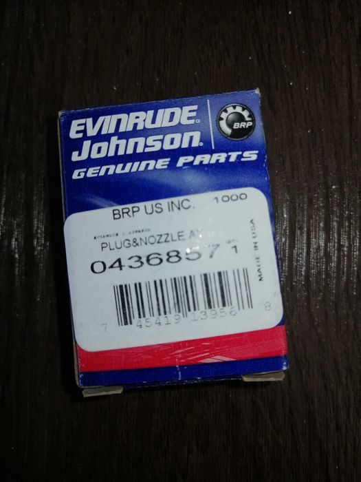 Evinrude -  plug and nozzle assembly