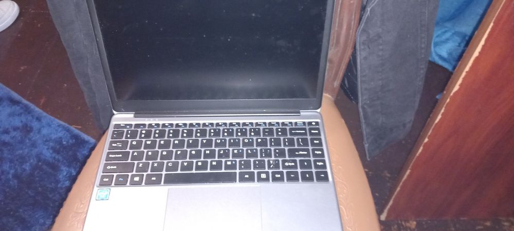Laptop, Chuwi, nearly new64729425738114121