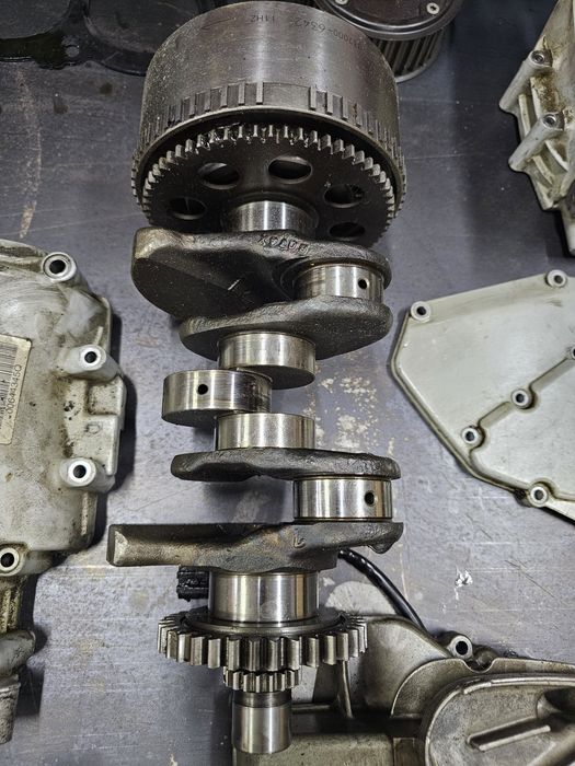 Двигатель BMW F800 ST R GS F850 мотор двигун гбц стартер кпп коленвал