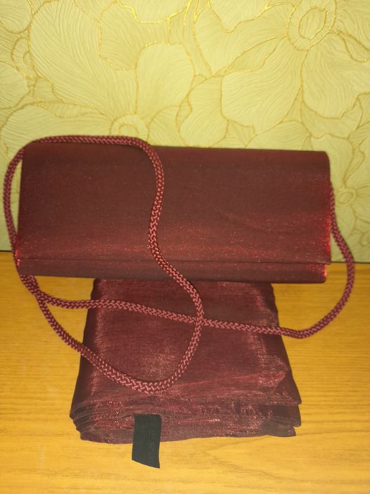 Новый элегантный клатч AVON.+ шарф.