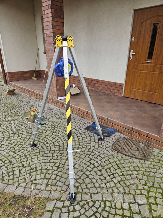 Trójnóg ratowniczy/ statyw asekuracyjny wynajem
