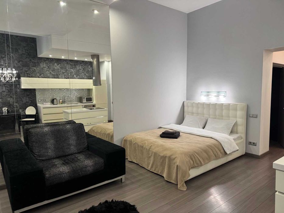 Золоті Ворота, Театральна, Миколи Лисенко 1