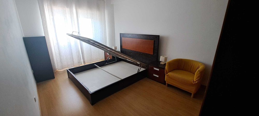 Conjunto de Quarto Completo em Excelente Estado