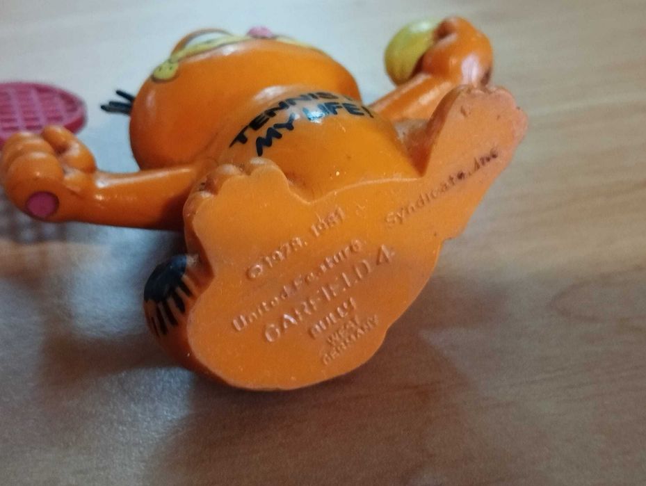 Boneco Garfield PVC Ténis
