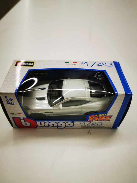 Jaguar F-Type R Dynamic V6 Burago 1/43 Novo
