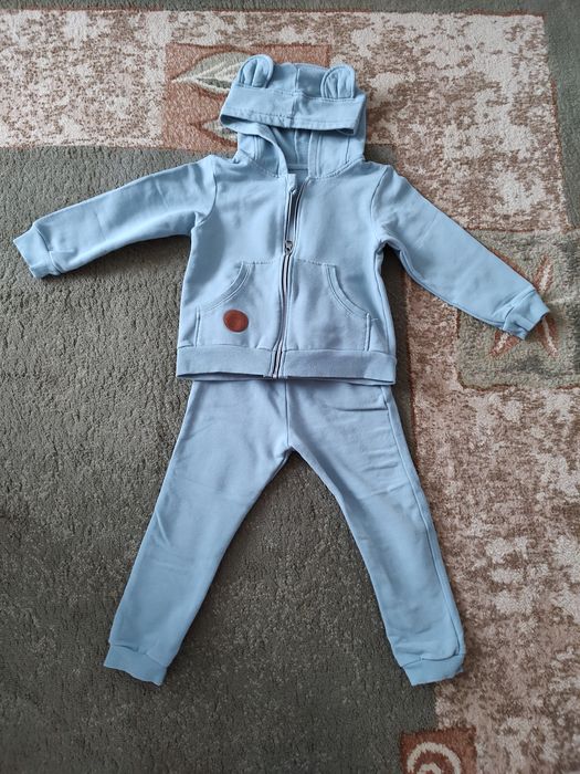 Komplet dresowy firmy Fabryka bodziaków, rozmiar 110.