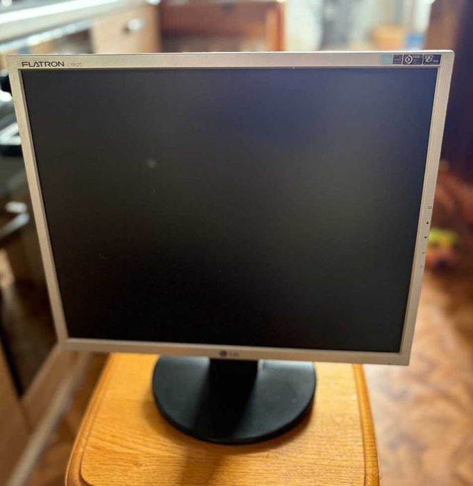 Монітор LG Flatron 19'' LCD