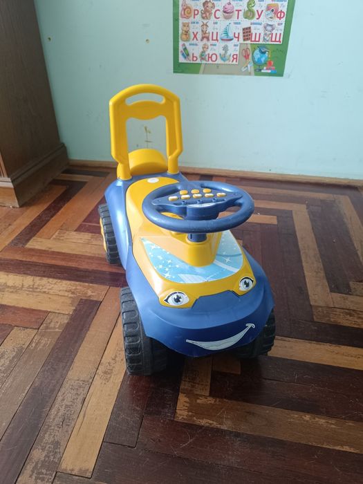 Продам машинку толокар