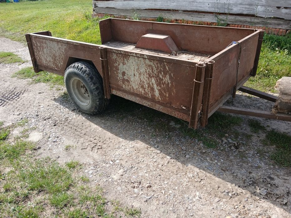 Przyczepa jednoosiowa do przewozu zwierząt